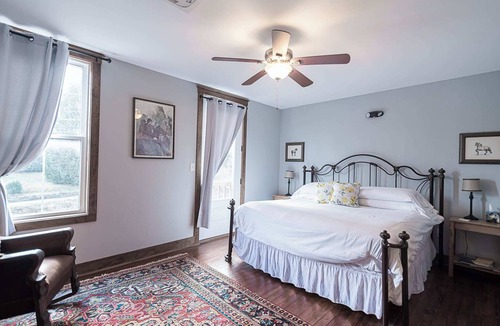 Bolivar Bed & Breakfast | Light Horse Inn