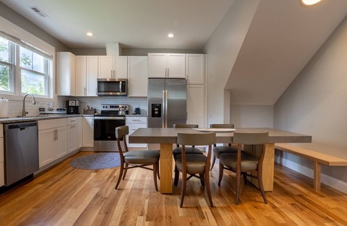 Woodfin Villa | Little Sadie | Pet Friendly Luxury 4-Bedroom Asheville Villa with Hot Tub