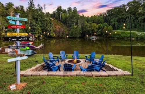 Marion House | LKJ - Lakefront Home, Hot tub, Fire Pit, Games and Movie Room!