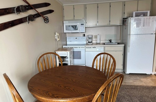 Edray Condo | Located At Ballhooter Lift- Easy Access to the Mountain/Village