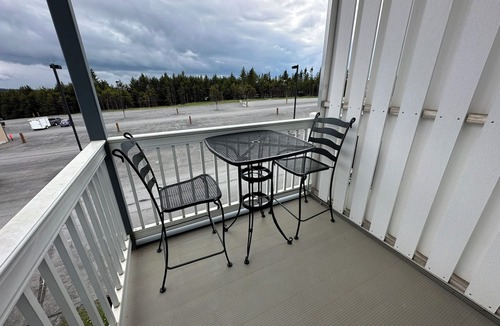 Edray Condo | Located At Ballhooter Lift- Easy Access to the Mountain/Village
