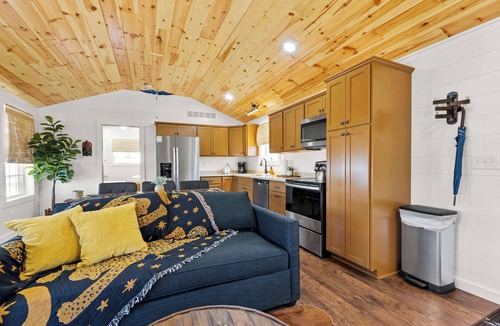 Williamstown Cabin | Lodge 109 at Eden Reserve—Safari Cabin Near Ark