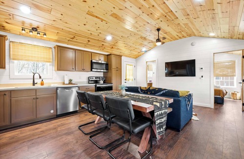 Williamstown Cabin | Lodge 109 at Eden Reserve—Safari Cabin Near Ark