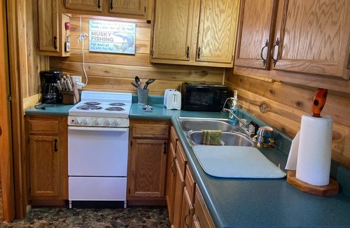 Farmers House | Lofty “Musky Cabin” situated on a hill with musky decor, fire ring, and 2 decks!