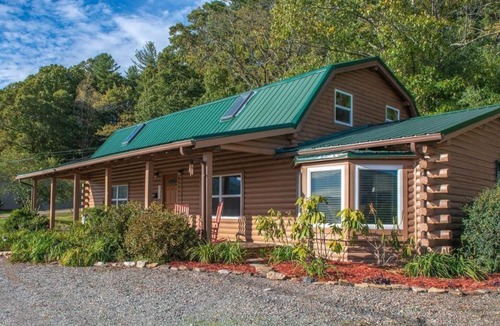 Mountain City House | Log Cabin Inn