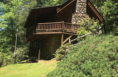 Burnsville Cabin | Log Cabin -*River Front *Kayaks and Tubes* Super Clean*