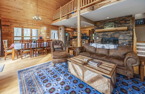 Thayerville Ski Chalet | Log chalet w/hot tub & BBQ grill