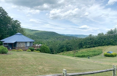 Millers Creek Cabin | Long Range Views, Easy Access, WIFI, Pet Friendly, Gas Log Fireplace, Deck