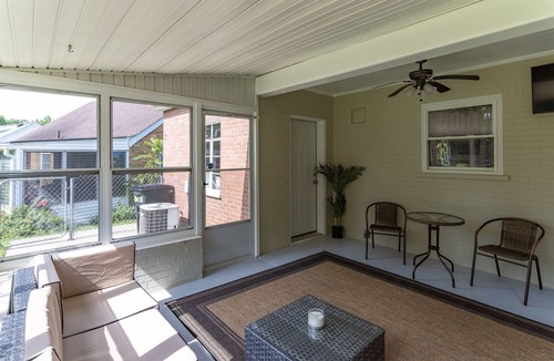 Covedale House | Lovely 2 bedroom home in a quiet safe neighborhood