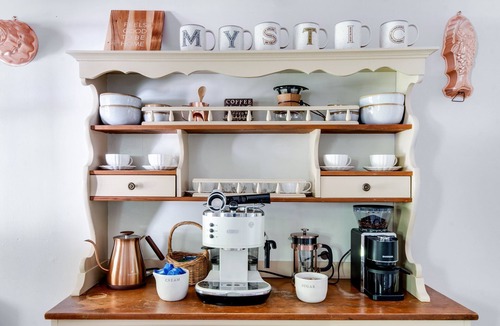 Mystic House | Lovely & Light-Filled Victorian Townhouse with Luxury Amenities