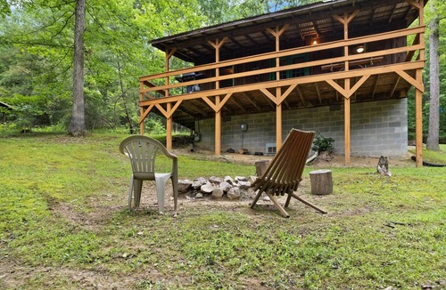 Rogers Cabin | Lovely, Quaint, Hot Tub Cabin, fiber optic Wi-Fi, on pond with fabulous view!