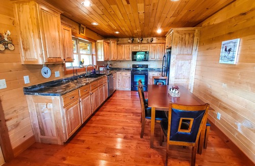 Creston Cabin | LOW SEPTEMBER RATES! Million Dollar Views-3BR3BA w/HotTub & Long-Range Views