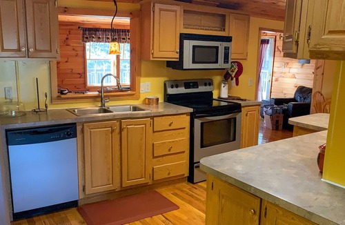 Lansing Cabin | LOW SPRING RATES! Hot Tub, Long Range Views, Fire Pit & Wi-Fi