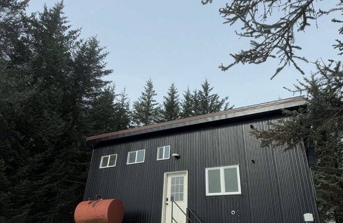 Valdez Cabin | Lowe River Lookout at Wildwood Acres