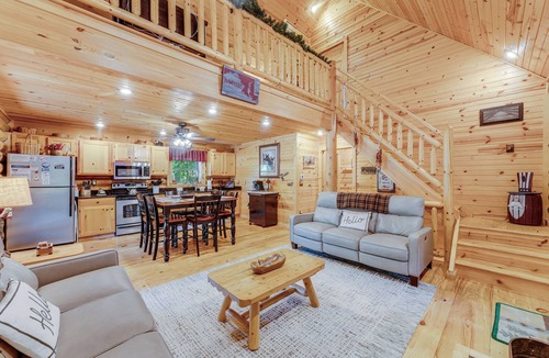 Thayerville Cabin | Lured Away 3-bedroom cabin in delightful Oakland with AC, WiFi