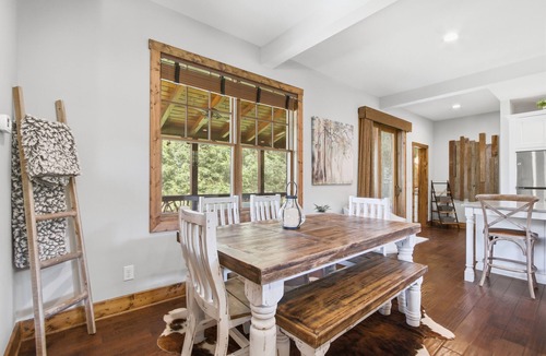 Elk Park Cabin | Lux 1BR 1300 SqFt Cabin on Elk River