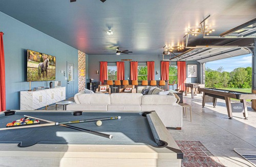 Perry Park House | LUX Farmhouse on Bourbon Trail! Hot tub, Game Room, Firepit, Private, 5-Acres