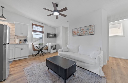 Covington Apartment | Luxe Living Suites #3, 3 minutes to DT Cincy
