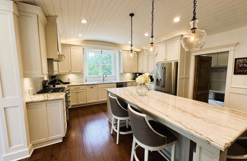 Eureka Springs House | Luxe Lodge in Eureka Springs