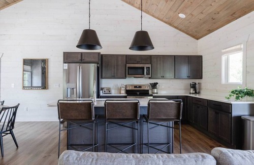 Chalet Village North Cabin | LuxeRecharge -Smokey Mountains Modern Cabin in Gatlinburg's coveted Ski Mountain
