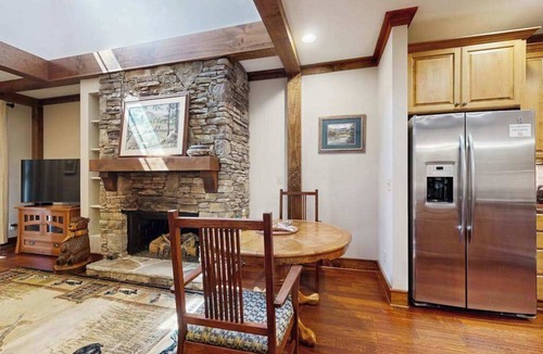Firefly Cove Condo | Luxurious escape in the heart of Lake Lure with Wifi and Private Porch