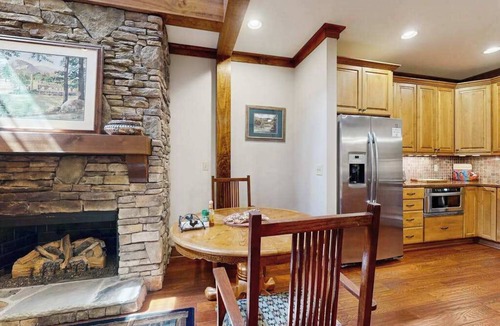 Firefly Cove Condo | Luxurious escape in the heart of Lake Lure with Wifi and Private Porch
