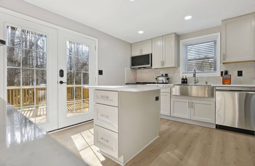 Lakeview House | Luxury 3 BR Single Family Home - Half Acre Fenced lot, Backed to woods