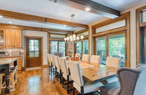 Blakeslee House | Luxury 4BR Mansion - HOT TUB - Lake View - Oakland