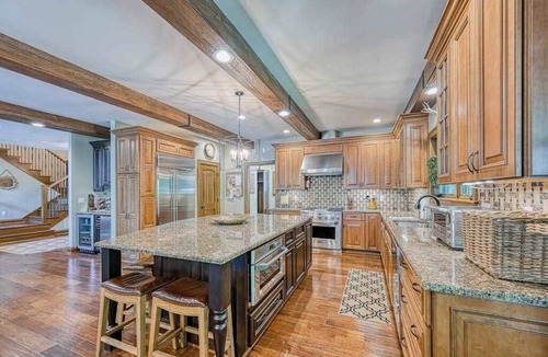Blakeslee House | Luxury 4BR Mansion - HOT TUB - Lake View - Oakland