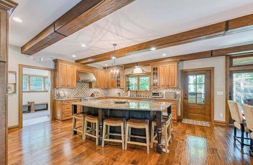 Blakeslee House | Luxury 4BR Mansion - HOT TUB - Lake View - Oakland