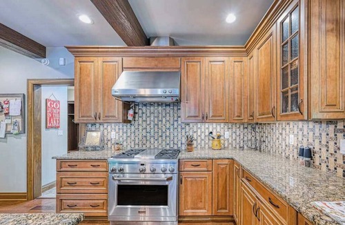 Blakeslee House | Luxury 4BR Mansion - HOT TUB - Lake View - Oakland