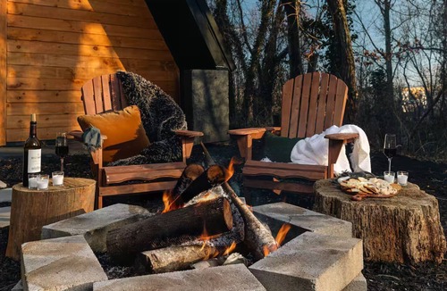 Bear Creek Ski Chalet | Luxury A-frame! Walk to Greenway! Fully Fenced Backyard! Pet Friendly + Hot Tub!