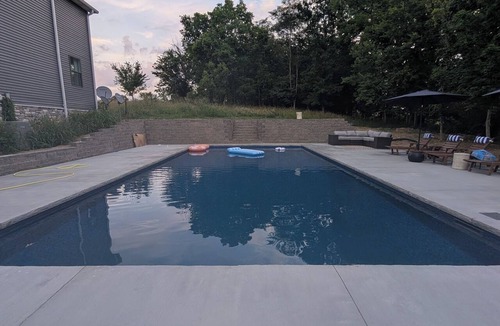 Frankfort House | Luxury Bourbon Trail Retreat Heated Pool Theater Golf Simulator .