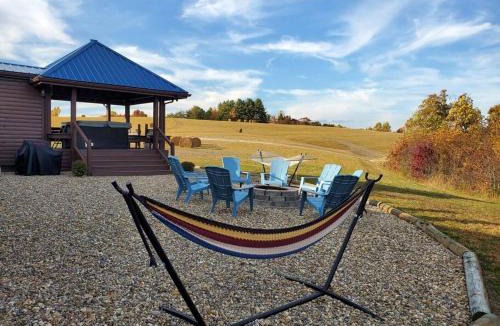 Wellington House | Luxury Cabin Hot Tub Bunkroom Gameroom at CaveRunLake
