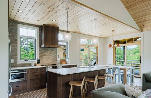 Old Fort House | Luxury Cabin | Hot Tub + Trail Access