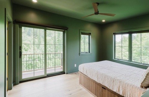Old Fort House | Luxury Cabin | Hot Tub + Trail Access