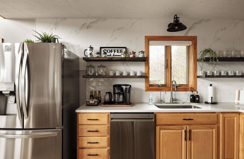 Swanton Cabin | Luxury Chalet: Hot Tub + Sauna + Tesla EV + Starlink. Mins to Wisp!