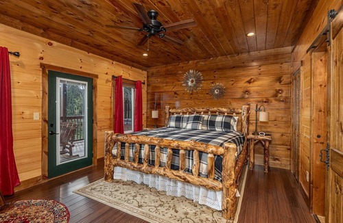 Chalet Village North Cabin | Luxury Cozy Cabin with Swimming Pool, Hot-tub and Stunning Panoramic Views in Gatlinburg, Tennessee