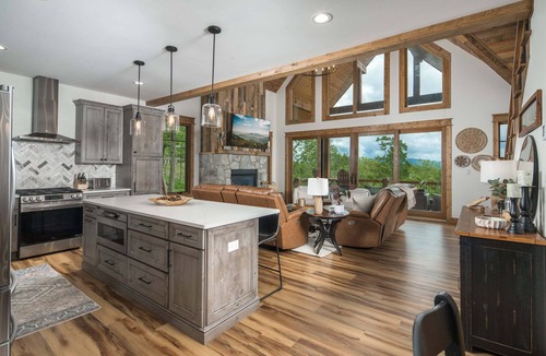 Elk Park Cabin | Luxury Eagles Nest Lodge: Hot Tub, Game Loft, Fire Pit, & Year-Round Panoramic Views!