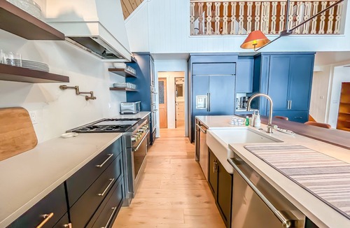 Oakland House | Luxury Expansive Lakefront, Newly Renovated!