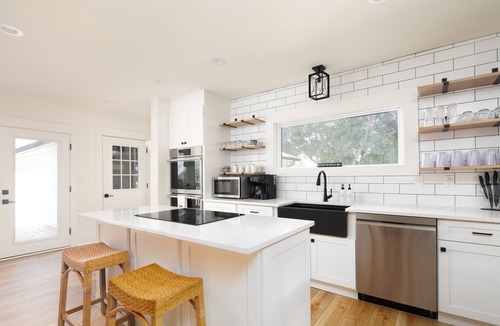 Shelby County House | Luxury farmhouse on Bourbon Trail with hot tub - Bulleit 4 mi - Frankfort 15 mi