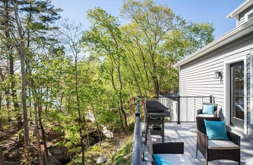 Smithfield House | Luxury Home - Fire Pit - Beach Grill - 2 Decks