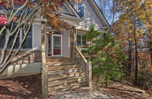 Lake Lure House | Luxury in Rumbling Bald Resort ~ WiFi ~ Community Beach, Pool, Golf and more