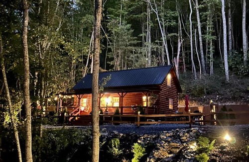 Elizabethton House | Luxury in the Smokey Mountains with Hot Tub Pet Friendly Cabin A