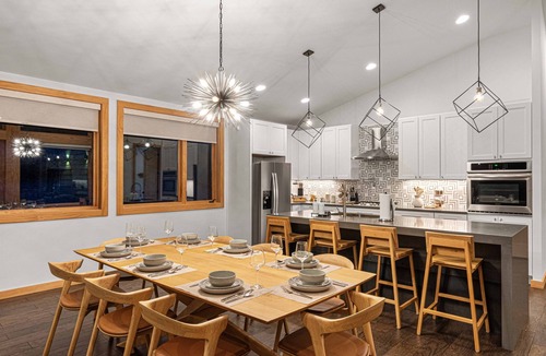 Banner Elk House | Luxury Mtn Home | Grandfather Mtn Views | Hot tub | Close to skiing