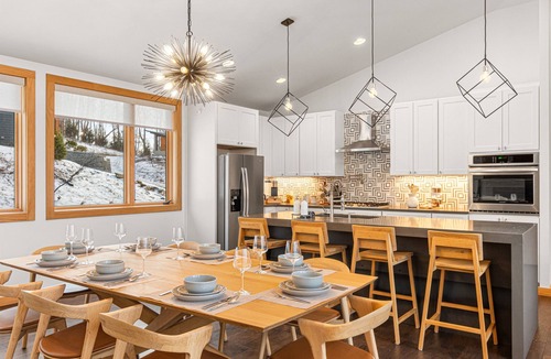 Banner Elk House | Luxury Mtn Home | Grandfather Mtn Views | Hot tub | Close to skiing