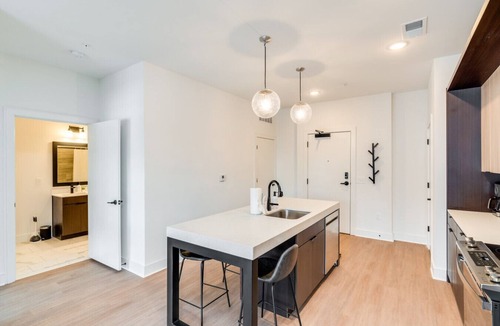 Pendleton Apartment | Luxury OTR Condo w/Pool, Gym & Rooftop