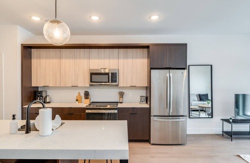 Pendleton Apartment | Luxury OTR Condo w/Pool, Gym & Rooftop