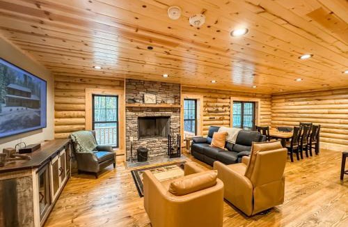Oakland Villa | Luxury Private Hot Tub Bocce Walk to Swallow Falls