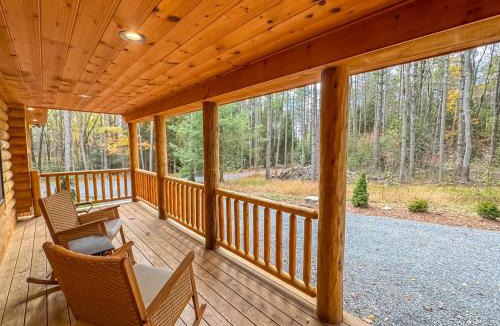 Oakland Villa | Luxury Private Hot Tub Bocce Walk to Swallow Falls
